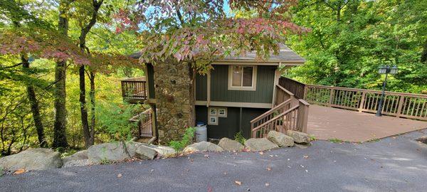 Cabin view from driveway