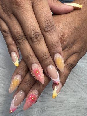 Golden nails Tempe