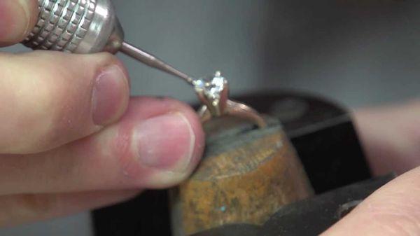 Ed Jewelers CASH 4 GOLD WATCH JEWELRY REPAIR  re-tipping, re -prong, stone replacement, prong repair