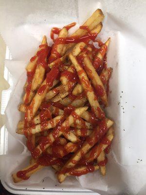 Fries with salt pepper ketchup. Was nice.