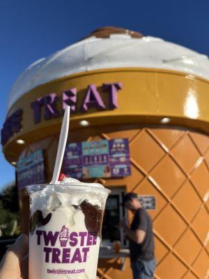 Tastiest treats in town! The chocolate fudge sundae is my usual go-to!!