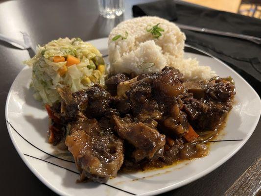 Oxtail with Steamed White Rice and Steamed Vegetables