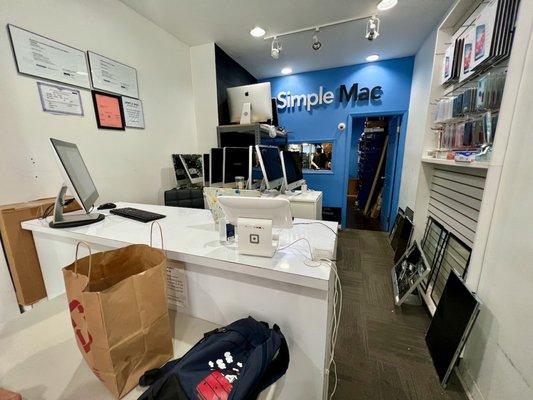 Simple Mac in the East Village is a clean & well-organized repair shop.