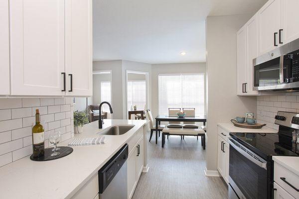 WestWood Reserve kitchen and dining area