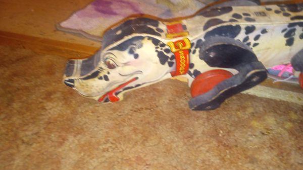 NEEDING to sale my wooden dog toy antique collectible had when I was Litt girl I'm 63now