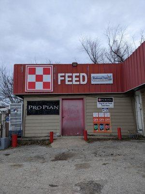 You can vacuum your car while you are waiting on your animal feed order to be filed. Now thats service