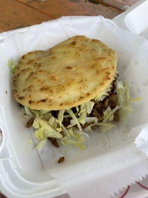 Gordita w/ beef fajita