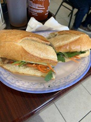 B2. Banh Mi Thit Nuong