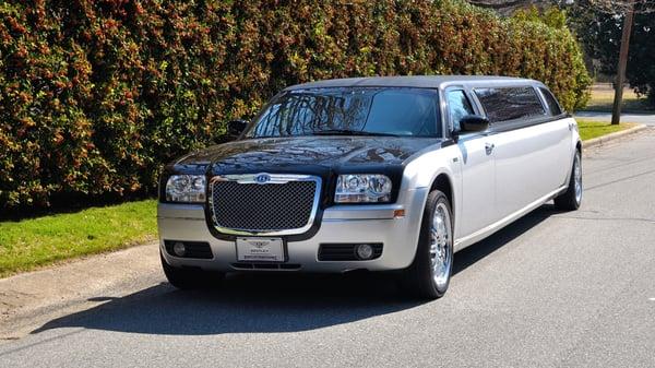 Chrysler 300 Stretch Limousine - exterior