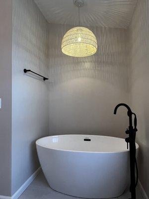 Standing Tub w/Chandelier