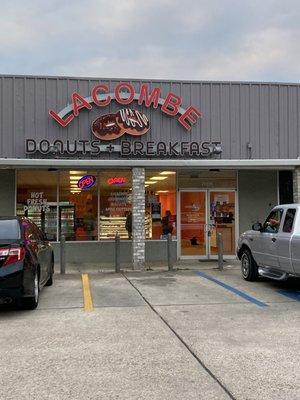 Lacombe Donuts and Breakfast