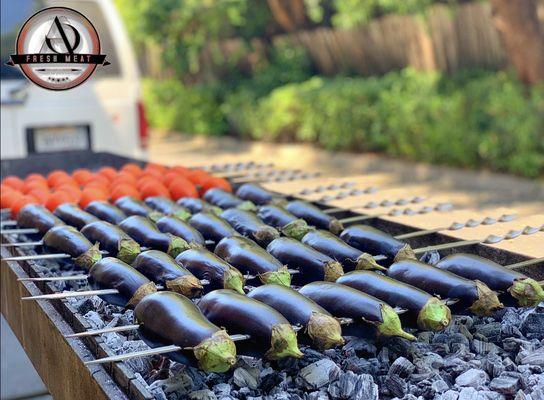 Grilling eggplants and tomatoes