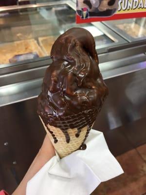 Frozen Yogurt with chocolate dip