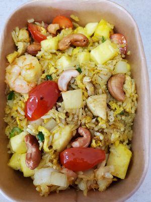 THAI PINEAPPLE FRIED RICE - Curry, Onions, Tomatoes, Cashews, Pineapple with Beef / Chicken / Shrimp