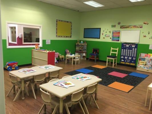 Green Parrot Class (Preschool: 2 1/2 to 4 years)