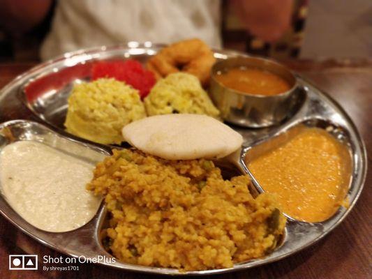 Combo 3 (idly, vada,ven pongal, bisibelabath,sweet, sambhar , 2 chutneys)