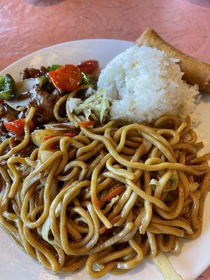 Green Pepper Beef  lunch combo.  With A crispy rice soup for courtesy. $9.75 only.