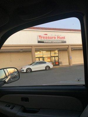 Treasure Hunt store Horrible