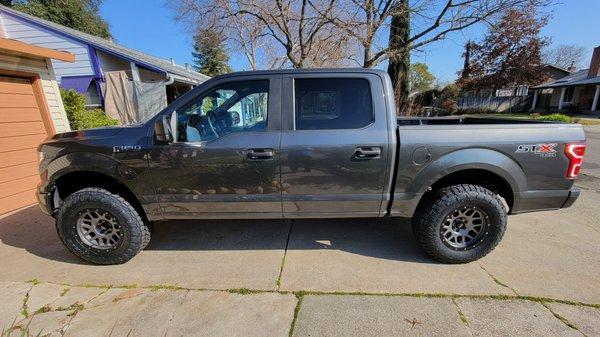 New Pro Comp wheels and Toyo Open Country ATIII's.