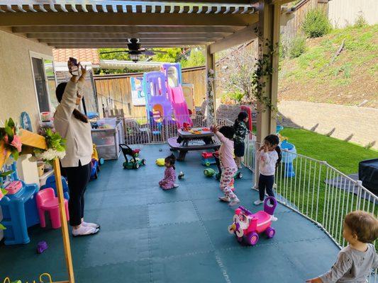 We love to dance with Aunty shimi!