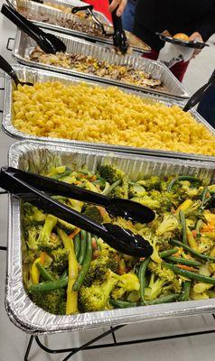 Macaroni & Cheese and mixed vegetables (green beans, broccoli & Aspargus