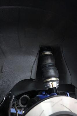 Air struts / custom air suspension for a Nissan