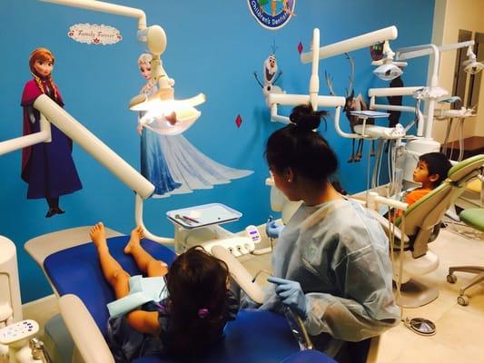 Frozen themed dental cleaning area