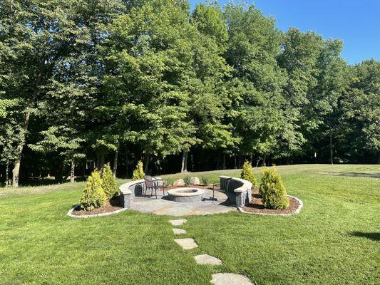 Stepping stones to fire pit