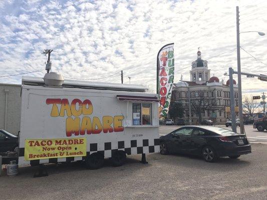 Taco Madre food truck in Gatesville, TX. Changing they way we think about breakfast! Fast, efficient and delicious. Great customer service!