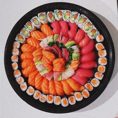 I'm always impressed with the sushi taste and presentation. I mean..... Look at this.....