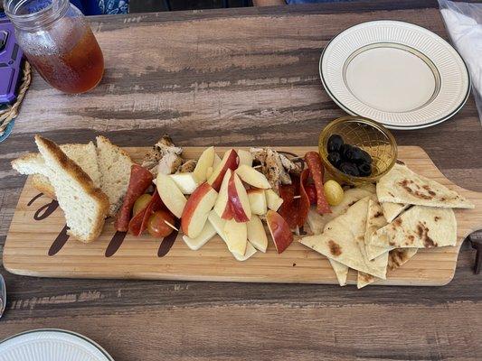 Fruit, Pepperoni, Olives, 2 kinds of bread, pickles, and Cheese. A delicious mix.