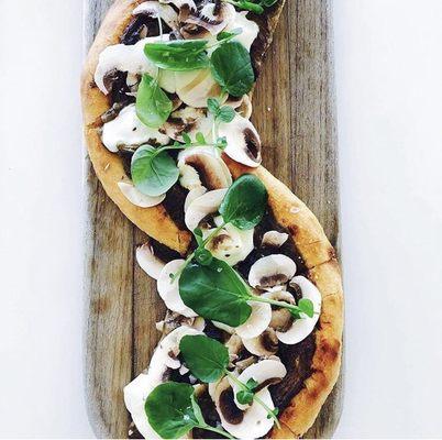 Truffle Pizzetta
Wild Forest Mushrooms, Buffalo Mozzarella, Watercress