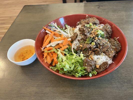 Vietnamese Bowl with Lemongrass Beef