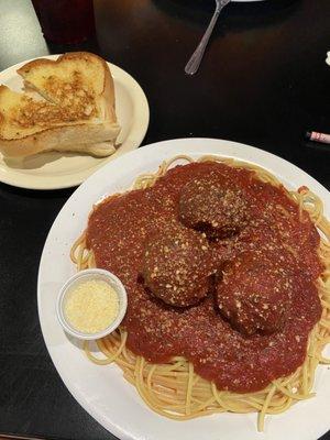 Spaghetti and meatball menu says 4 meatballs but I got three.