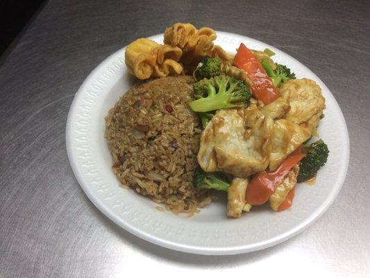 Lunch Combination Platter Chicken and Broccoli with the side of pork fried rice and crab rangoons. (dine in)