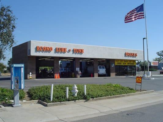 Econo Lube N' Tune & Brakes (Scott's) - Just off of Greenback & Sunrise