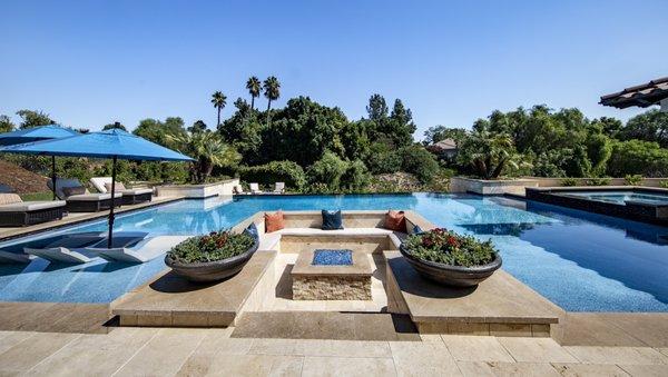 Sunken fire pit seating area w/glass