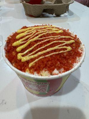 Elote con Hot Cheetos