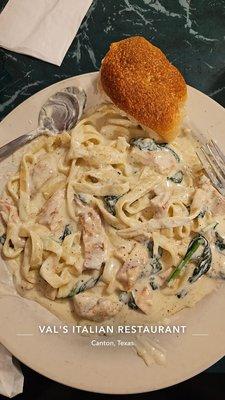 Chicken Alfredo with spinach added.