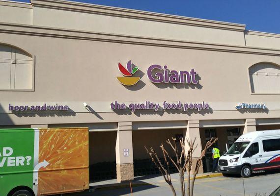 Glenridge Giant Storefront