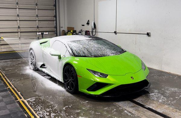 Foam wash on this beautiful Huracan Spyder! Check out the video on our YouTube channel!