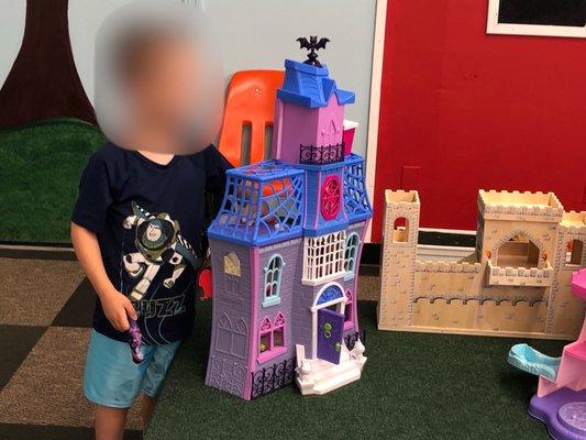 Vampirina doll house