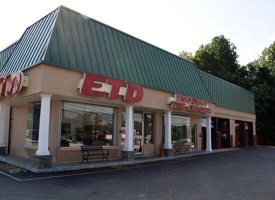 Front of ETD Discount Tire Butler Store With Customer Benches