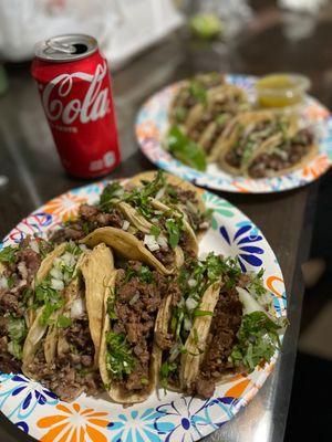 Cabeza, lengua, y asada tacos