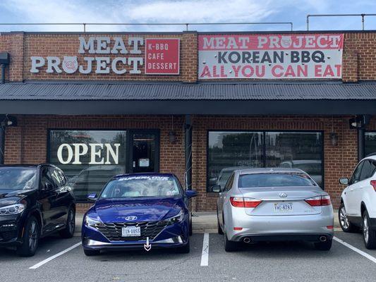 Side of restaurant with signage