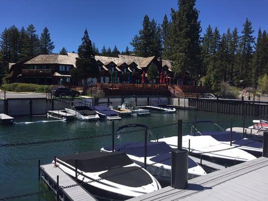 Sunnyside lodge and restaurant offer lake front dining