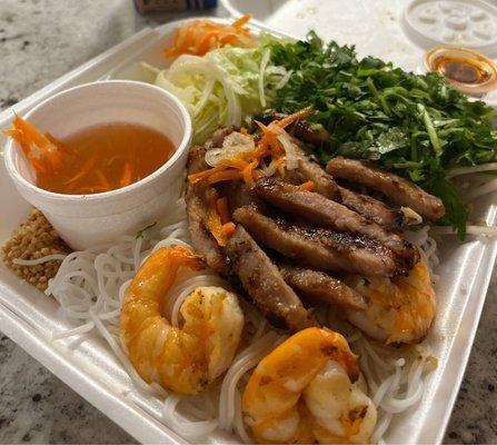 25. Grilled Pork and Shrimps Vermicelli