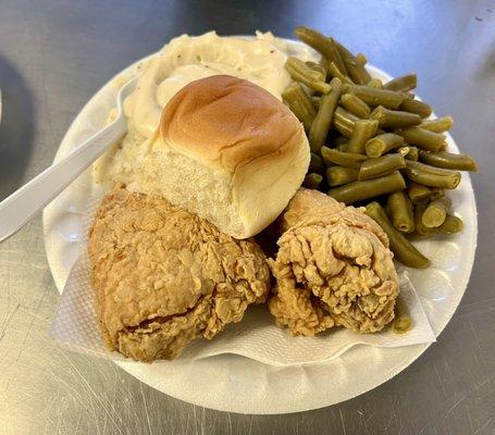 2 piece dark chicken lunch special with green beans and mashed potatoes (thigh & leg).