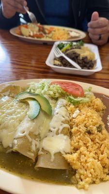 Enchiladas Verdes y Tacos de Asada