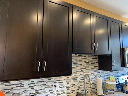 Newly installed cabinet doors built by Cabinet Refacing Chicago.